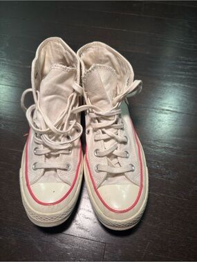 Beige converse with pink details